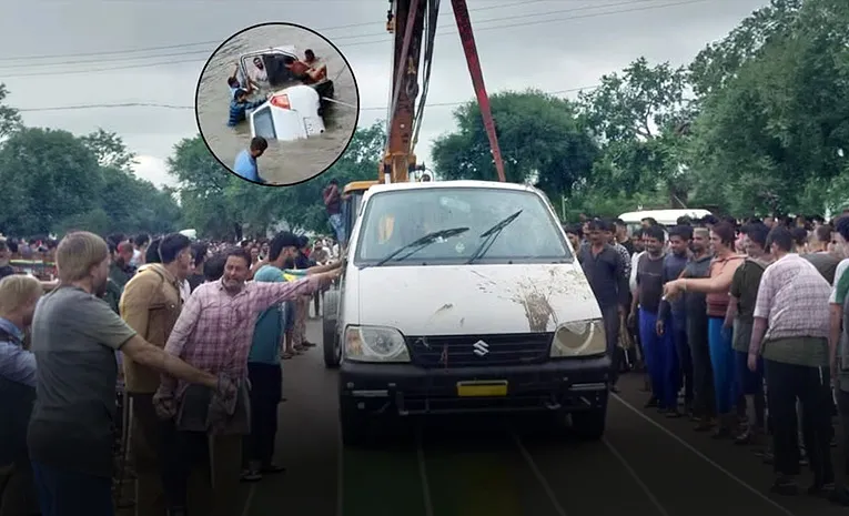 Nine dead after mini-van falls into canal in Madhya Pradesh