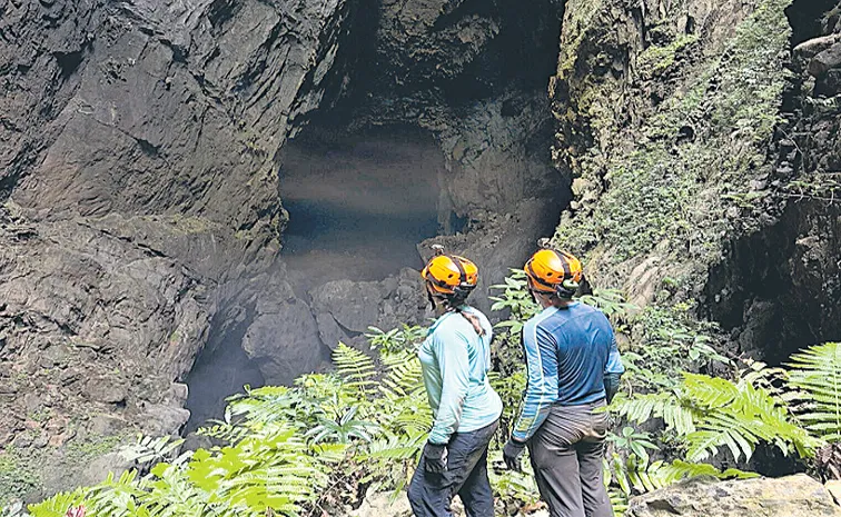 San Duong Cave Is The Largest In The World And Facts