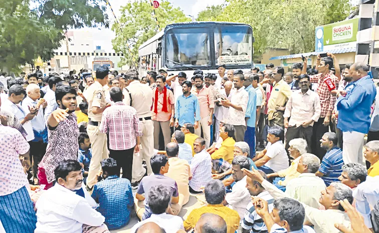 Handloom weavers protest: Andhra Pradesh