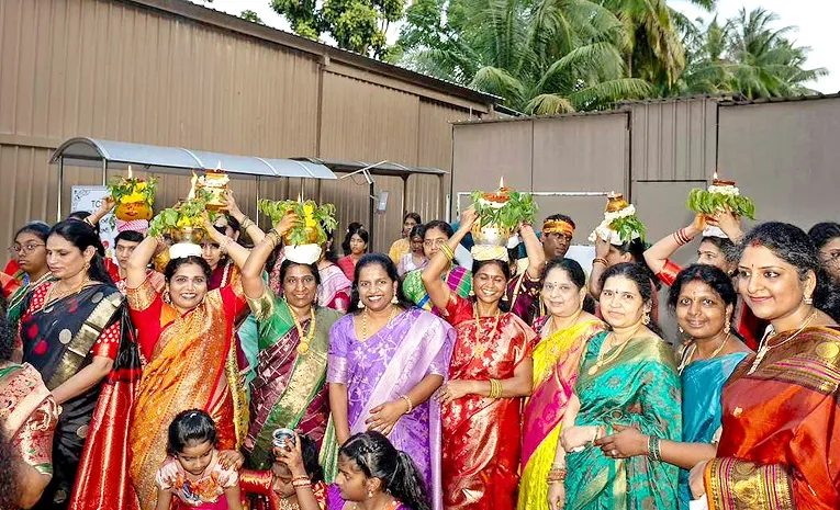 టీసీఎస్‌ఎస్‌ ఆధ్వర్యంలో ఘనంగా సింగపూర్ బోనాల జాతర