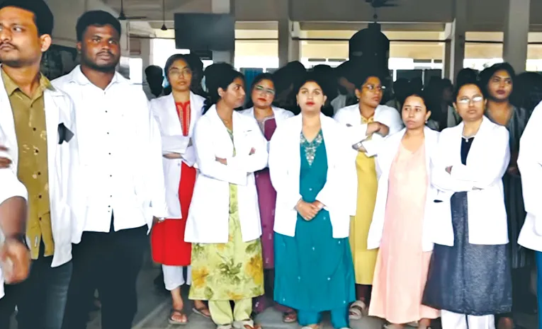 పక్క రాష్ట్రాల్లో ఇస్తున్నారు.. ఇక్కడ ఎందుకు ఇవ్వరు?