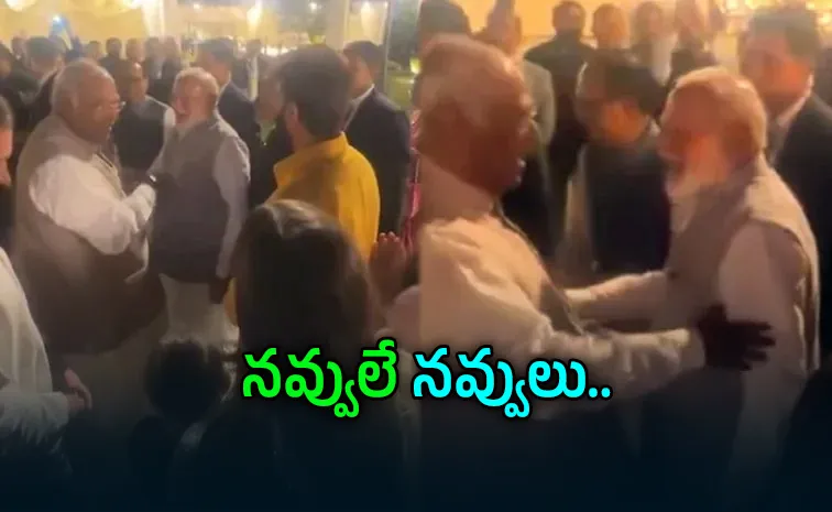 మోదీని ఆటపట్టించిన ఖర్గే.. సరదా సన్నివేశం 