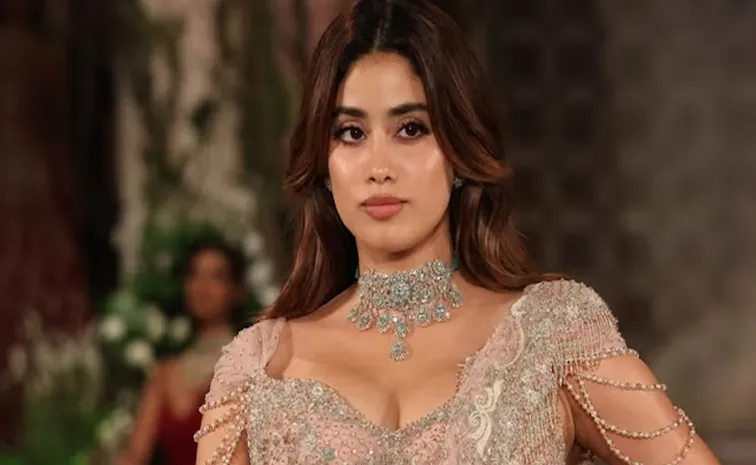 నిషేధం ఓకే.. మరి అభిమానులు వద్దా? : జాన్వీని ప్రశ్నించిన హైకోర్టు