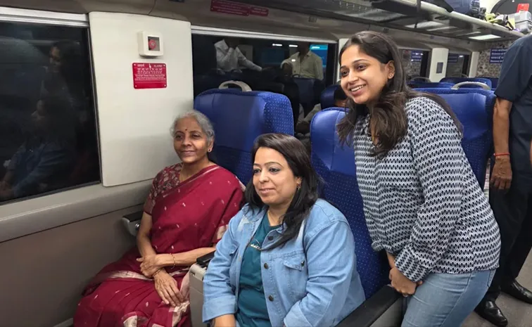 వందే భారత్‌లో ప్రయాణించిన నిర్మలా సీతారామన్