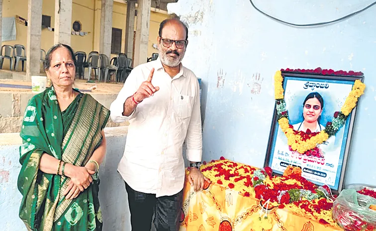 sakshi interview with Dr Priyanka parents Venkatesh and Chandramma