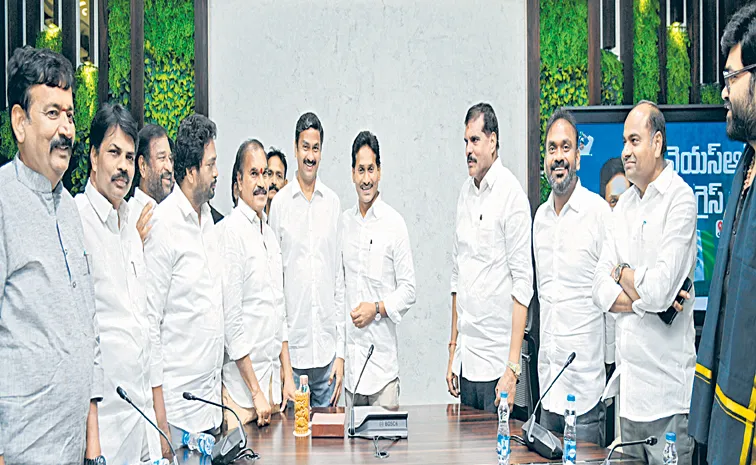 మండలి డిప్యూటీ చైర్మన్‌ అభ్యర్థిగా తూమాటి మాధవరావు