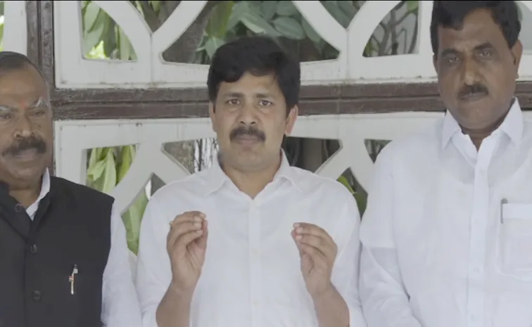 కేంద్రమంత్రి ప్రహ్లాద్‌జోషిని కలిసిన వైఎస్సార్‌సీపీ ఎంపీలు
