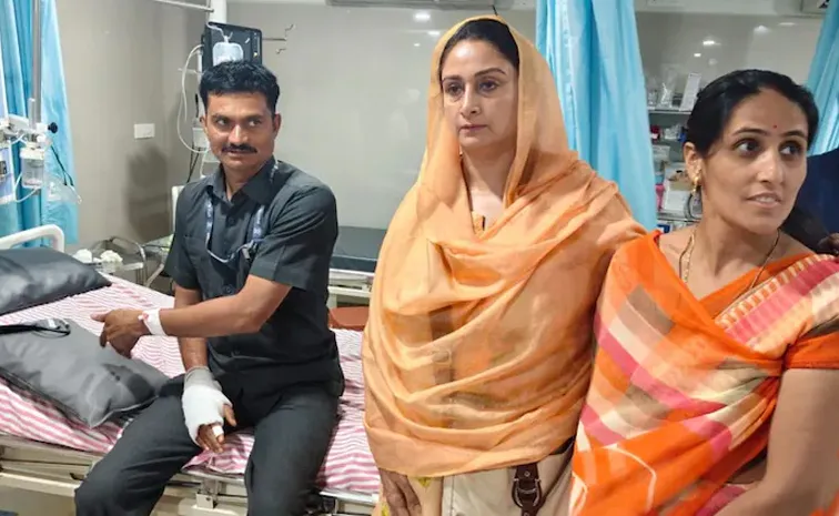 లిప్త పాటులో సుఖ్‌బీర్‌ ప్రాణాలను కాపాడింది ఈయనే :  సర్వత్రా ప్రశంసలు