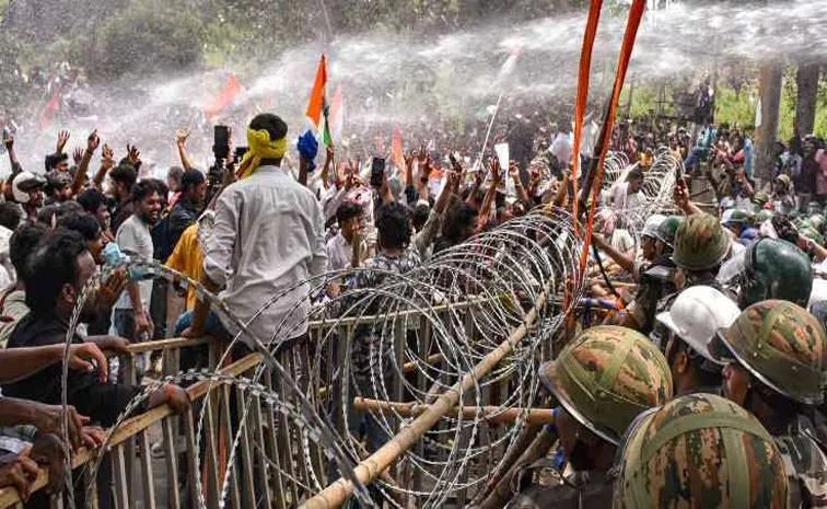 FIR against nearly 300 peoples during a job aspirants protest