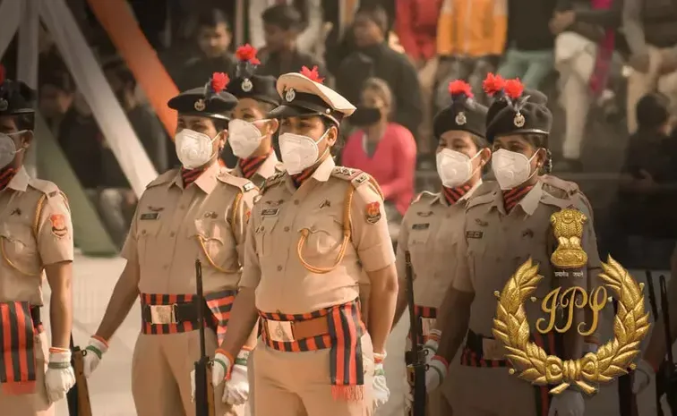 టాప్‌ 100 పోలీస్‌ చీఫ్‌లలో ఇద్దరు తెలుగు అధికారులు