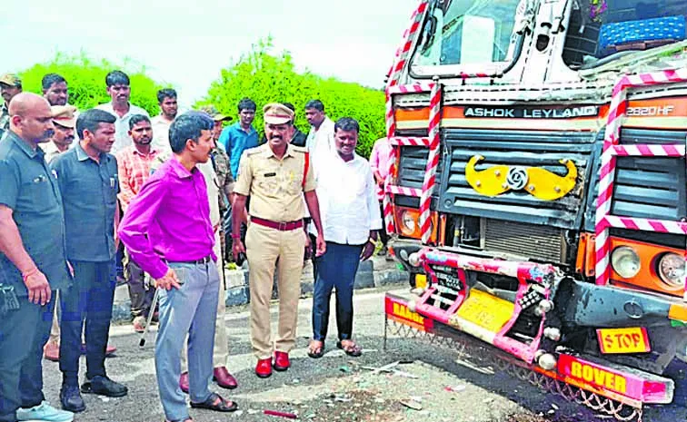 Lorry hits parked tourist bus