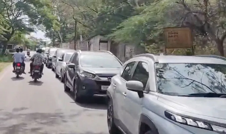 శ్రీశైలంలో భారీగా ట్రాఫిక్‌ జామ్‌