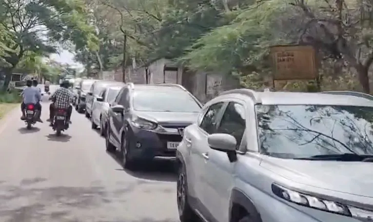 Massive traffic jam as devotees flock to Srisailam temple