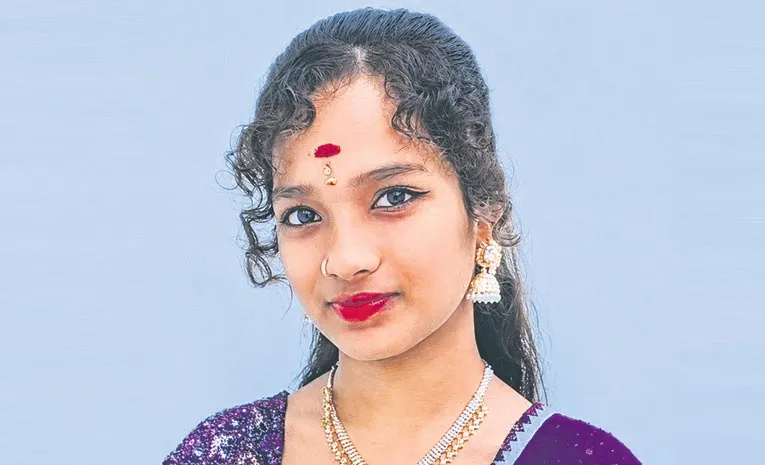 Young Woman Road Incident In Hyderabad