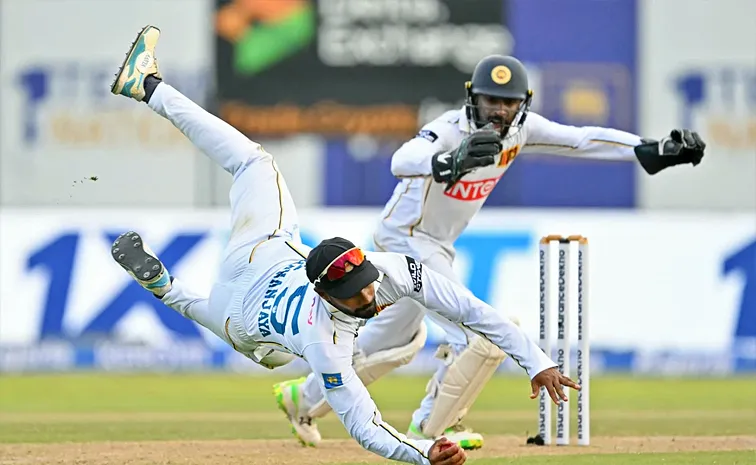 Dhananjaya de Silva pulls off stunning one-handed catch to dismiss Dhruv Jurel