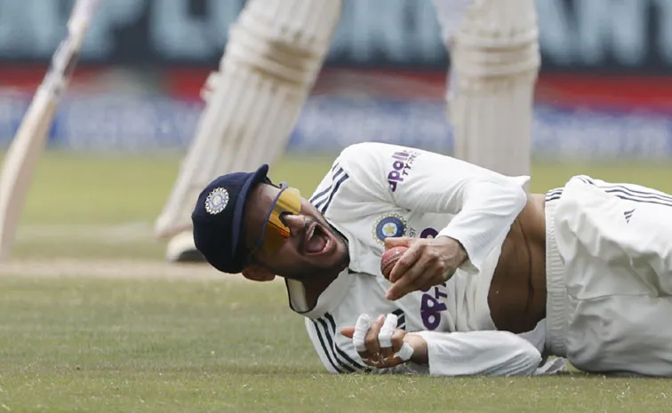 IND vs SL: Gill Takes Stunning One Handed Catch To Dismiss Mendis