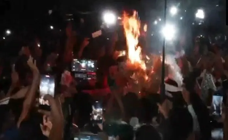 Jharkhand Students Burn Effigies of Chief Minister Soren and Rahul Gandhi