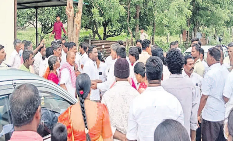 Bride Refuses Marriage at Last Minute Wedding Halted at Ceremony in Telangana