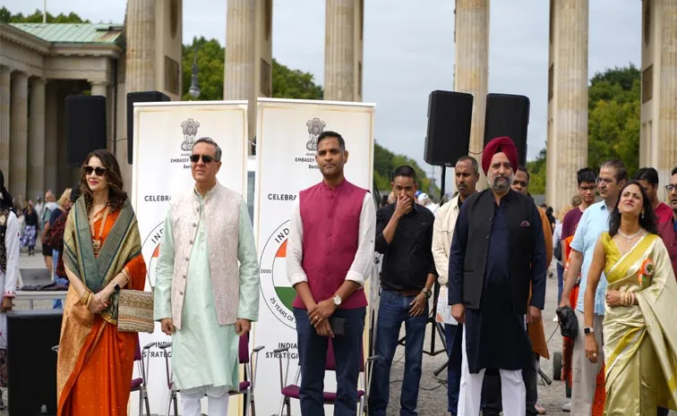 Bharat Diwas Celebrated at Berlin’s Iconic Brandenburg Gate 