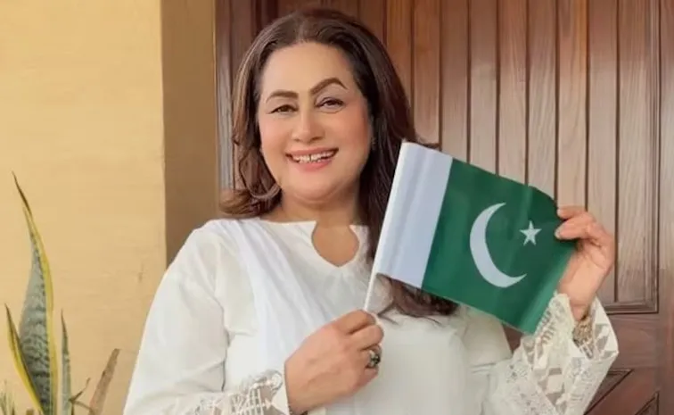 Pakistani Actresses Trolled for Using Indian Patriotic Song on Independence Day