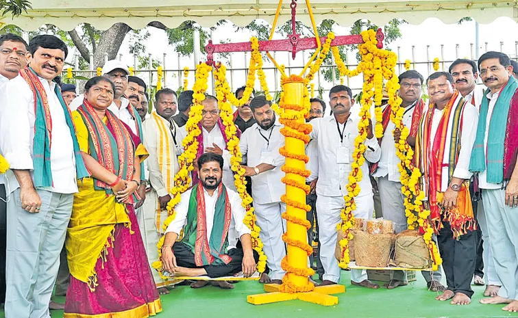 CM Revanth Reddy Comments On KCR At Parakala, Mulugu Sabha