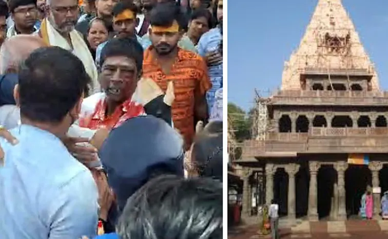 Stampede at Ujjains Mahakal Temple Complex 13 Devotees Injured