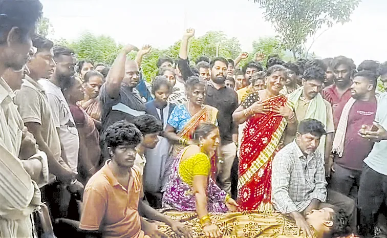 పోలీసులే కొట్టి నా కుమారుడిని చంపేశారు!