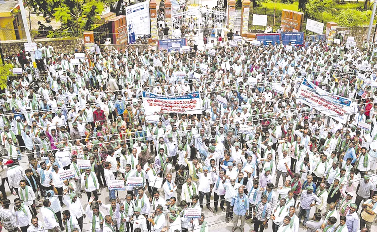 Thousands of dairy farmers in Karimnagar took to the streets