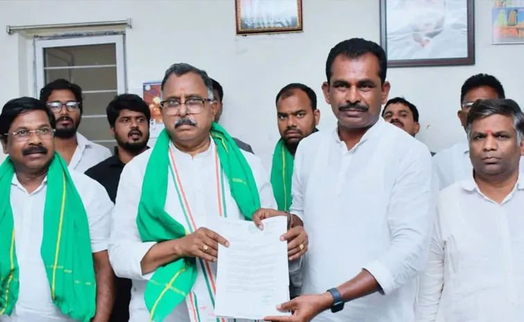 MLA Meghareddy Complains To TPCC Over Chinna Reddy Issue