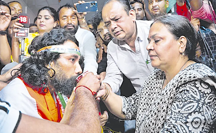 Jharkhand student leader Devendra Nath Mahto ended his 16-day hunger strike