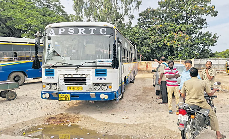Drunk Man Steals RTC Bus Caught In Madanapalle