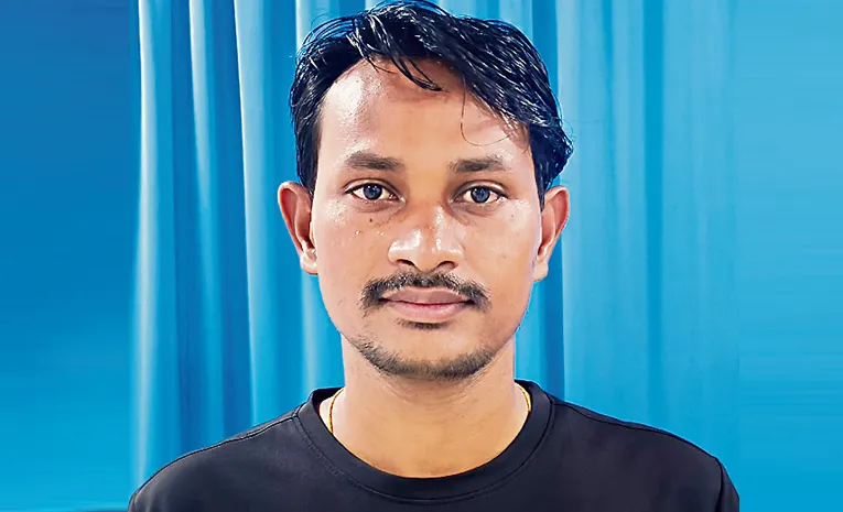 Paper Boy To Government Drgree Lecturer Kuncham Ganesh Reddy Success Story