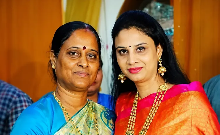 Congress Indira Shoban Serious Comments On Konda Susmita