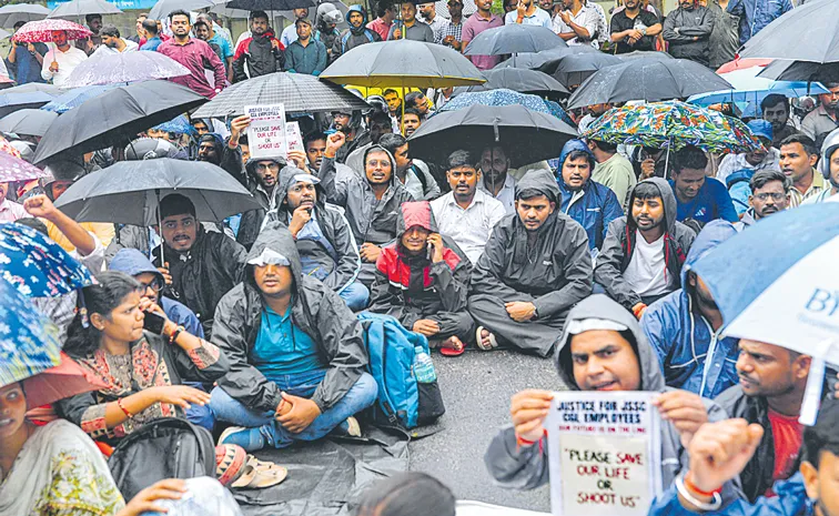Successful candidates storm Jharkhand Secretariat campus over exam cancellations