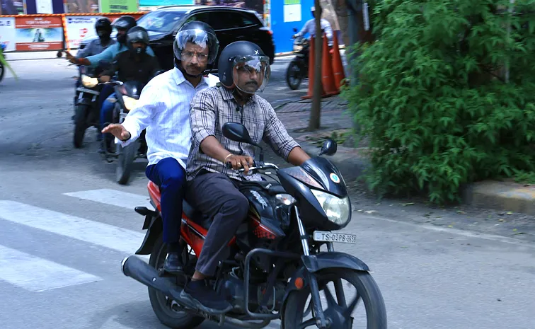 Cp Sajjanar Arrived On Bike Common Man Inspected Kbr One Way Traffic