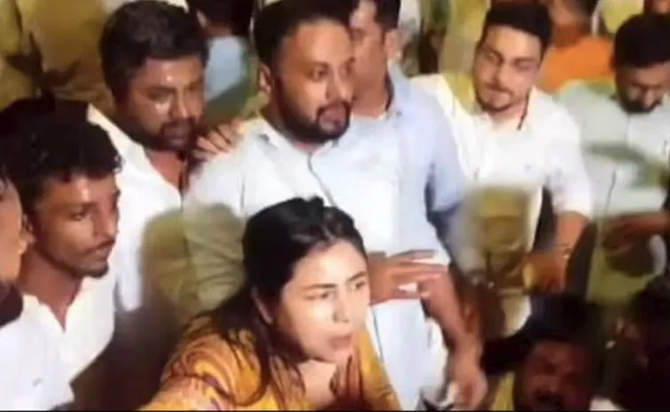 పూణెలో ఉద్రిక్తత: రాహుల్ సభ వేళ విద్యార్థి సంఘాల ఘర్షణ!