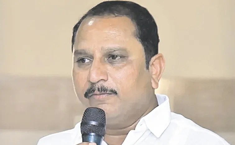 ప్రతి నెలా మామూళ్లు ఇవ్వాల్సిందే