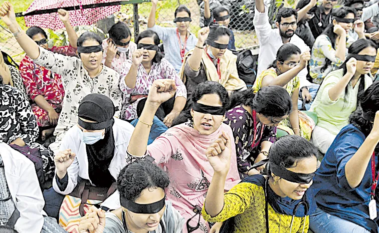 Andhra Pradesh: Junior doctors intensify protest