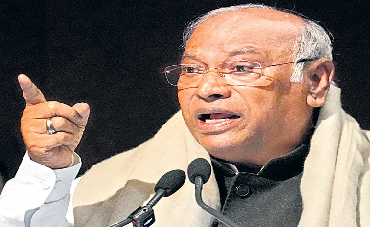 జాతీయ నేతలు కూడా దేశద్రోహులేనా?