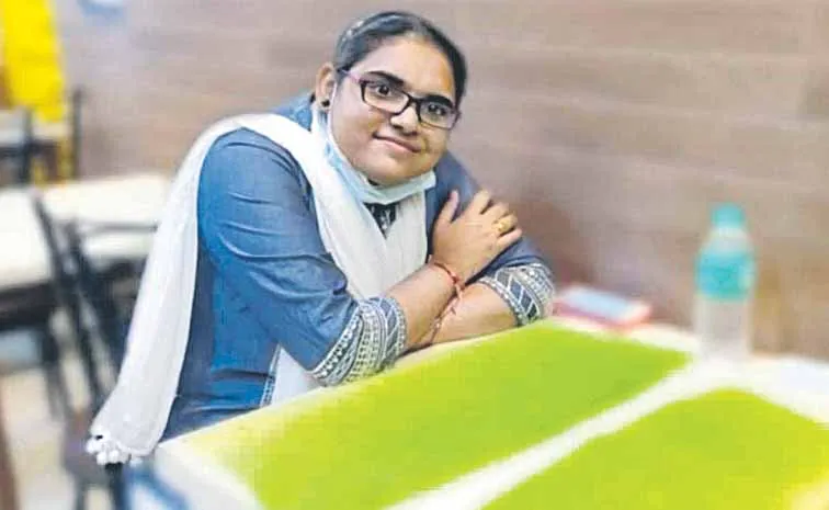 Shwetaghosh jumps from the fourth floor of a hospital building