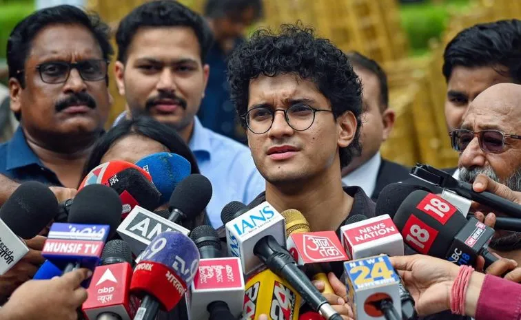  HC issues summons to Abhijit Iyer Mitra on suit by Saurav Das