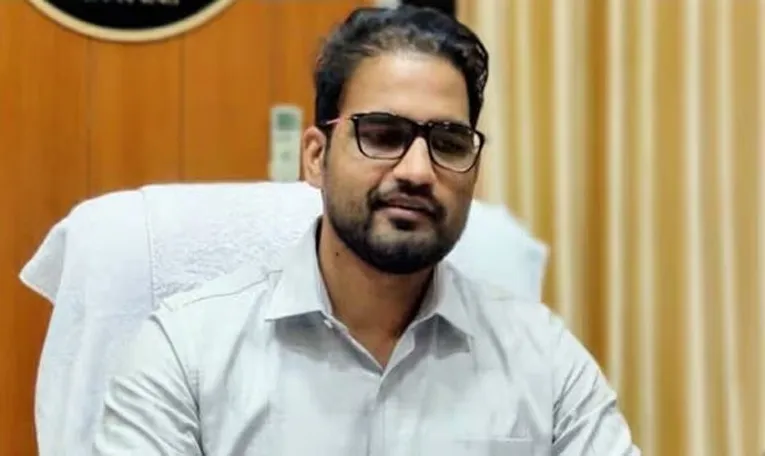 ED raids locked house of KPSC ex-controller