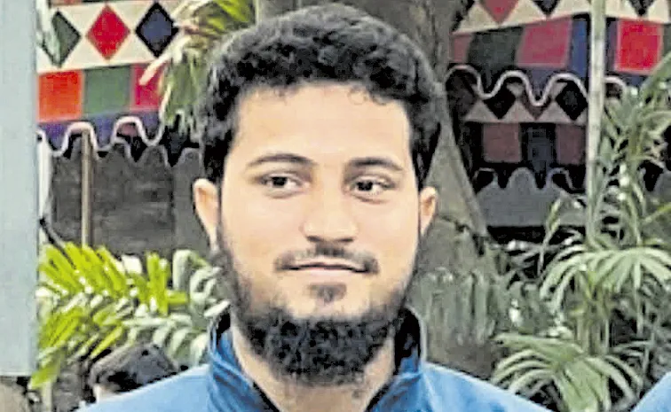 బ్లాక్‌మెయిల్‌ చేశాడు.. ప్రశ్నిస్తే కొట్టాడు