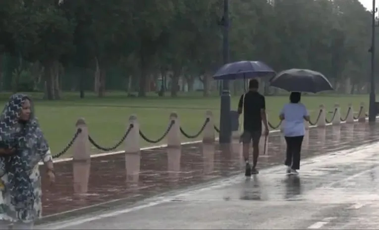 Delhi Rain Alert Red Alert Issued as Heavy Downpour Paralyzes City for Second Day3