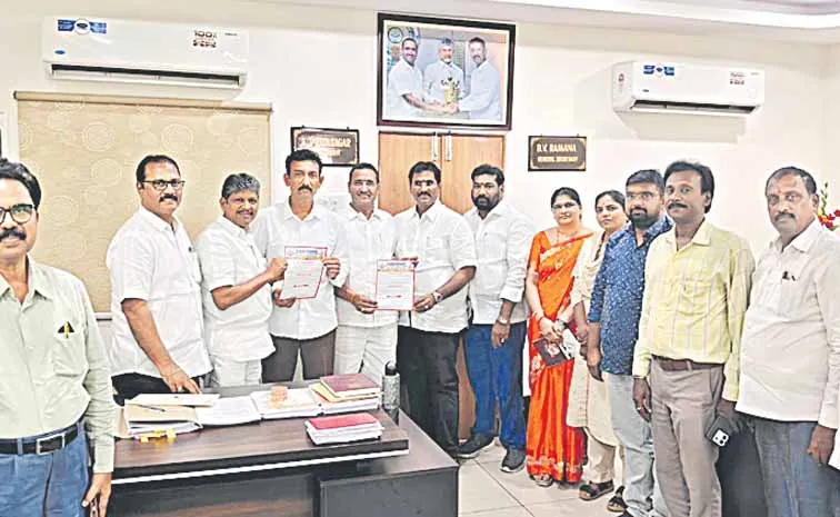 AP JAC Amaravati leaders invite AP NGO leaders
