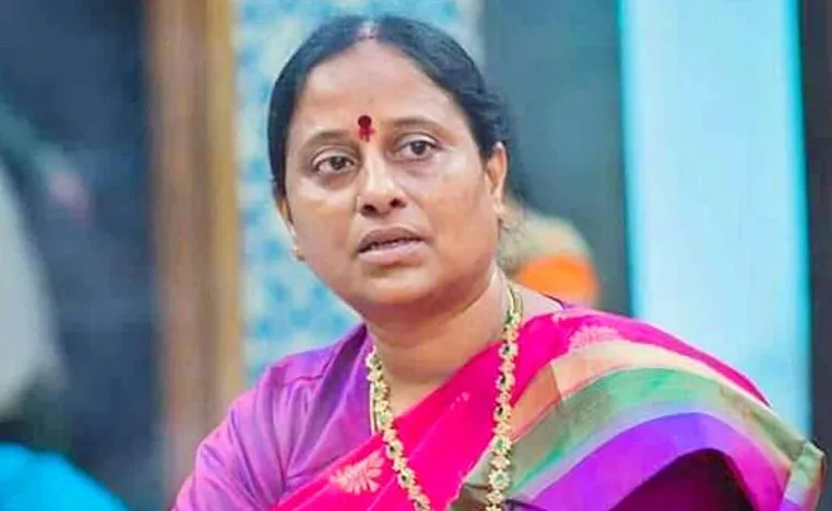 Minister Konda Surekha Issue Highlight In Delhi Congress