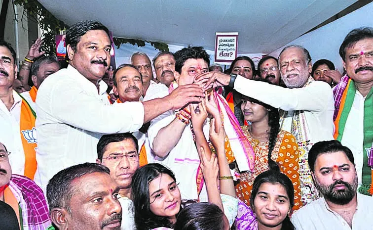 Ramchandra Rao begins hunger strike for student fee arrears