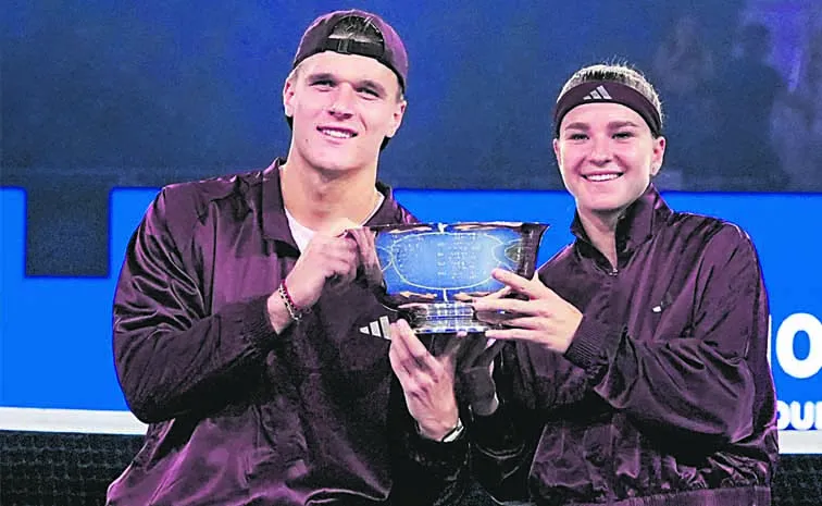 Mensik and Mukova win mixed doubles title