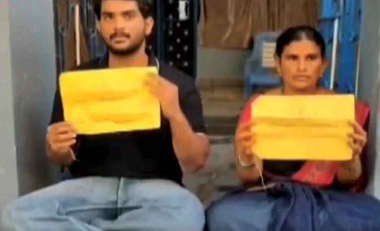 తండ్రి గుర్తింపు కోసం తనయుడి ధర్నా
