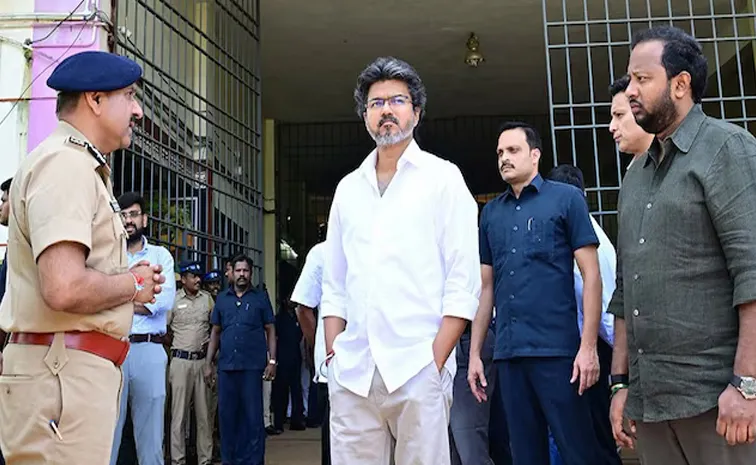 CM Vijay surprise inspection Puzhal central prison